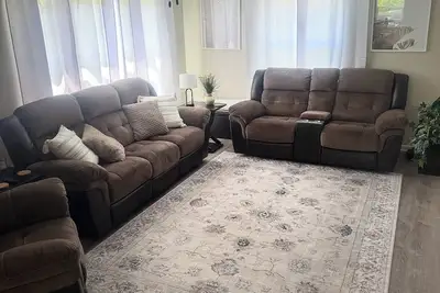 Image de Entire House - 5 Min Walk To Jet/Downtown Pc