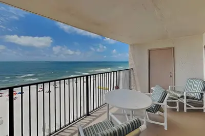Image de Ocean Breeze East 602, 2bd/2ba, Gulf-Front, Pool + Private Beach Access