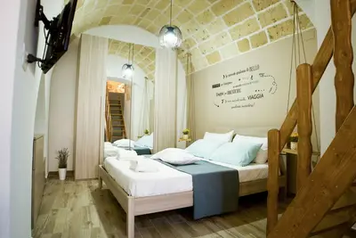 Image de Once upon a time. Apartment with typical star vault and barrel vault.