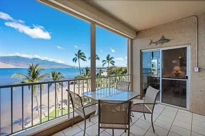 Image de Menehune Shores #609 - Top-Floor Oceanview Condo Steps from Beach