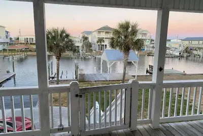 Image de Canal & Coastal Retreat