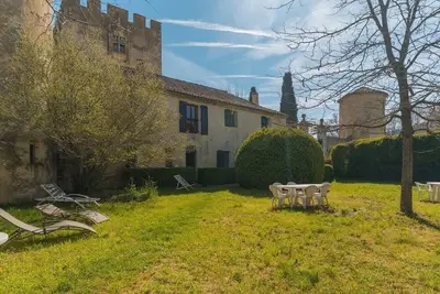 Image de Une maison de caractère authentique et confortable dans un havre de paix!