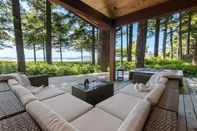 Image de Chesterman Beachfront Home, Hot Tub-Waves End