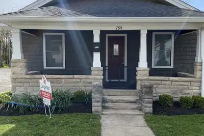 Image de Short walk to campus Charming 3br house with WiFi ample parking in Bloomington