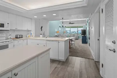 Image de Serene Escape: Spacious 2-Bedroom Condo for the Ultimate Island Retreat
