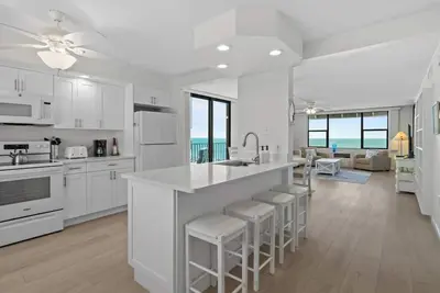 Image de Elegant Gulf-Front Living at Loggerhead Cay 504: Your Island Oasis Awaits