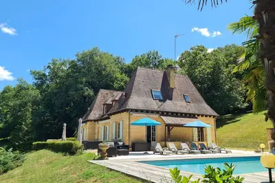 Image de ** New** Lavayre - vaste jardin, piscine privée et une superbe vue sur Domme