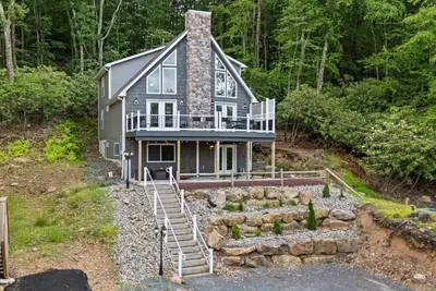 Image de Luxury 6-bedroom house with Ac, Hot Tub, and Game Room in enjoyable Lake Harmony