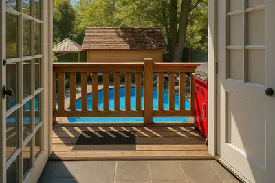 Image de Charming \"Melrose Place\" w Pool, Deck & Grill