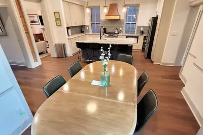 Image de Lincoln Locale - Newly Renovated 4-Bed in Charming Italian Village near High St