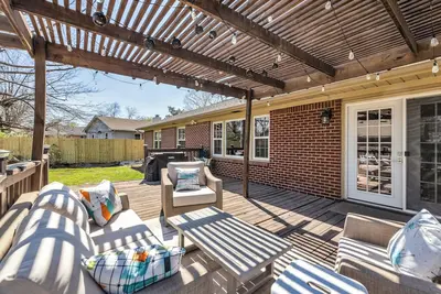 Image de Golden Era Retreat-3 Miles to Expo-Fully-Fenced-Pet Friendly