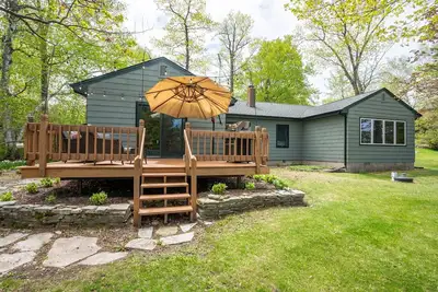 Image de Fall Lakefront Retreat • Dogs • Fire Pit • Views