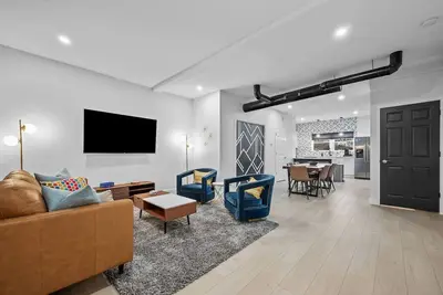 Image de Charming 3Bed/2. 5Bath ; Deck + Free Strt Parking
