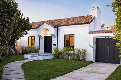 Image de Spacious 4-bedroom house with full Adu in wonderful Los Angeles Carthay Sq Area!
