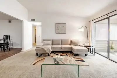 Image de Cozy Modern 2Bed 2Bath Getaway in Atlanta Free Parking & Coffee Station