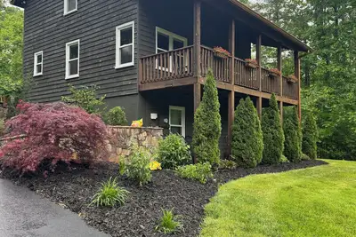 Image de 3-bedroom cabin in charming Blairsville with WiFi, Ac. Happy travels