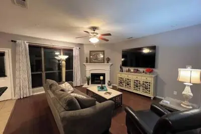 Image de Theater, Game Room, and Close to Alliance Town Center
