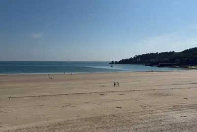 Image de Luxury 4 double bed apartment directly on the beach in stunning St Brelades Bay.