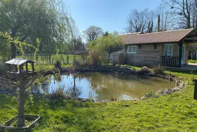 Image de Le Chalet Cavronnais dans un cadre bucolique proche de la mer\nAnimaux acceptés