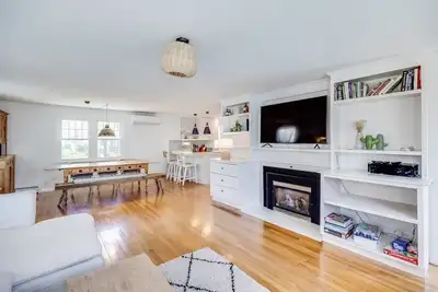 Image de Harwich retreat • Pleasant Bay • Hot Tub • Fire Pit • Ac