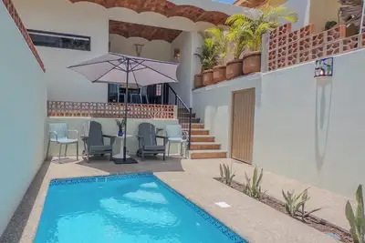 Image de Casa Karma Casita - Private Patio w/ Dipping Pool - 7 min walk to beach