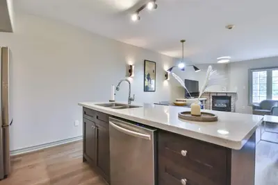 Image de King Suite – heated Pool, Sauna & Kitchen