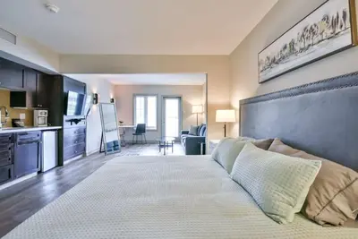 Image de King Studio Suite – Sauna, heated Pool