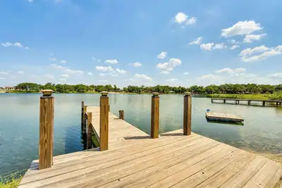 Image de Artsy Bungalow on St Anne Lake: Pool, Dock & Deck
