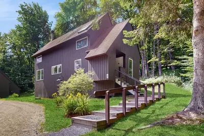 Image de Walk-to-lifts house w/ mountain view, deck, fireplace, shared pool & tennis, w/d