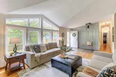 Image de Walk to River: Loudonville Retreat w/ Hot Tub!