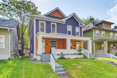 Image de 2 Mi to Mass Ave: Convenient Townhome w/ Yard!
