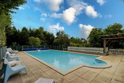 Image de Maison de vacances 'Salle De Musique' avec vue sur les montagnes, piscine partagée et Wi-Fi