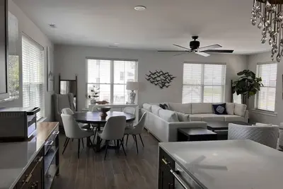 Image de Elegant 6-Bed Coastal Retreat w/ Pool