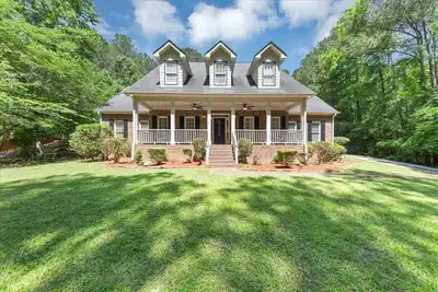 Image de Family Retreat let this serene cul-de-sac jewel rejuvenate your mind and spirit.