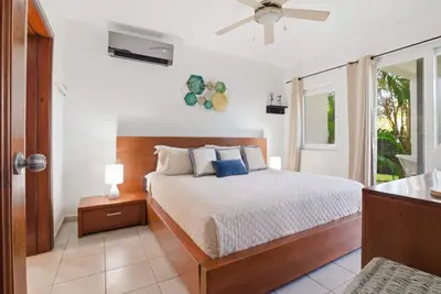 Image de Beach access and pool at Stanza Mare 1 bedroom