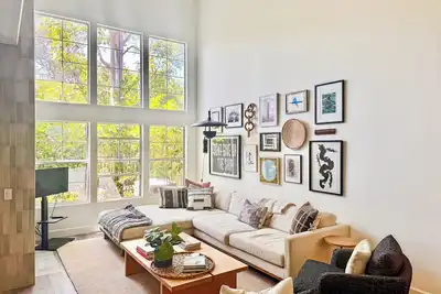 Image de Charming 3-bedroom condo in Newport Coast, renovated by a top designer in 2023.