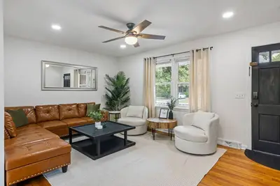 Image de Stunning Coastal Home w/ Spacious Yard & Deck