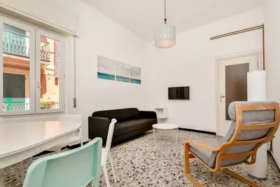 Image de Finding such a large, convenient and comfortable apartment is truly rare in Liguria. Tik Tok has all these features, three bedrooms, a large room, kitchen, bathroom and outdoor balcony. All in the center of Bonassola, book it and you will not regret!