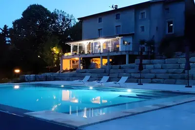 Image de Maison 'Le Rocher De La Baronne' avec vue sur la montagne, piscine privée et Wi-Fi