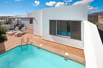 Image de Maison de vacances 'MarĂa De Timanfaya' avec vue sur la mer, piscine privĂ©e et Wi-Fi