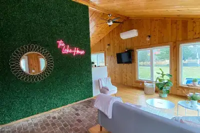 Image de Peaceful cottage by a private lake