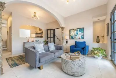 Image de Cozy 2 Bedroom In Miramar With Balcony & Living room - Casa Ciana