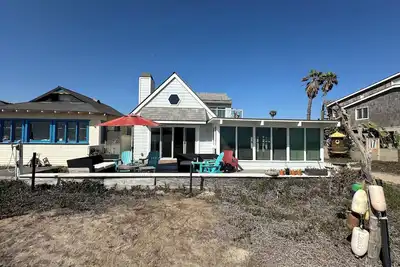 Image de Sunset Beach, Fully Furnished, Oceanfront Cottage!