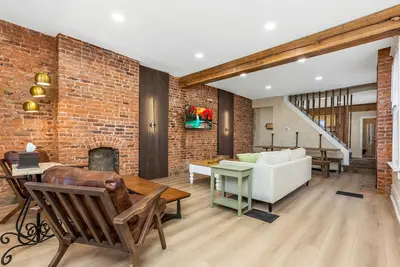 Image de Historic 3br+loft Home Between Franklin Park & East Market w/ Private Gate