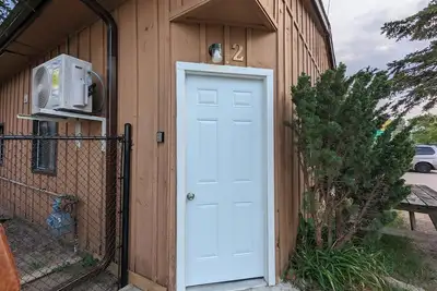 Image de Modern Tiny Wood Cottage #2 Camping style Cottages 5 minutes to the beach!