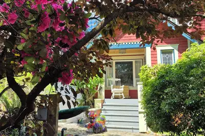 Image de Cozy Garden Suite On Trinity Street