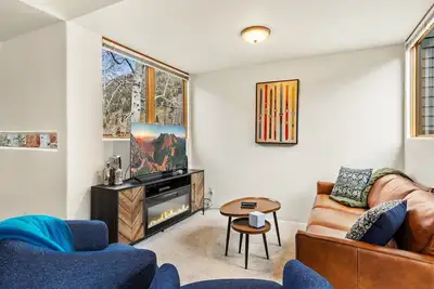 Image de Experience luxury at Alpenglow at Telluride Lodge, a spacious 2 bed/2-bath condo