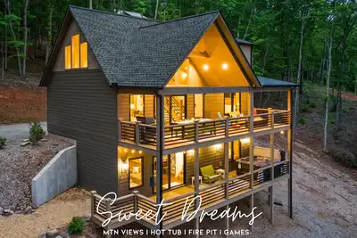 Image de Sale! Rustic Charm, Views, HotTub, FirePit, Games