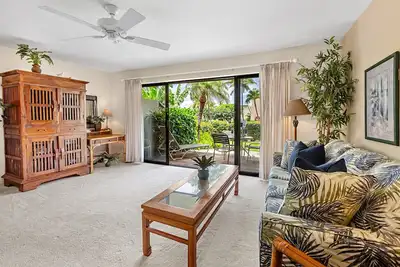 Image de Cozy ground floor condo, lush lanai, dining nearby