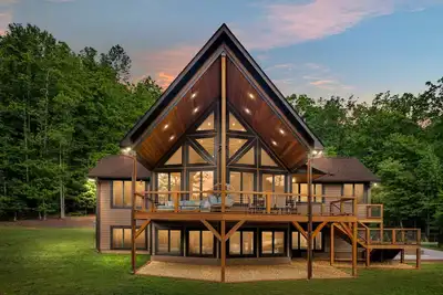 Image de Cozy Retreat Close to Lake James!